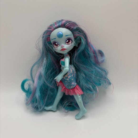Magic Mixies Pixlings Marena The Mermaid Pixling Blue Doll (SKU: 335TO) - Picture 3 of 9